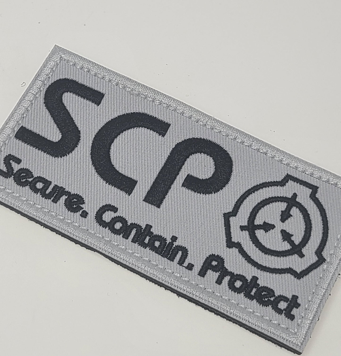 ミリタリー刺繍ワッペン ベルクロ仕様 SCPマーキング風 Mサイズ ホワイト SCP財団 サバイバルゲーム - AIA - Military Goods Store