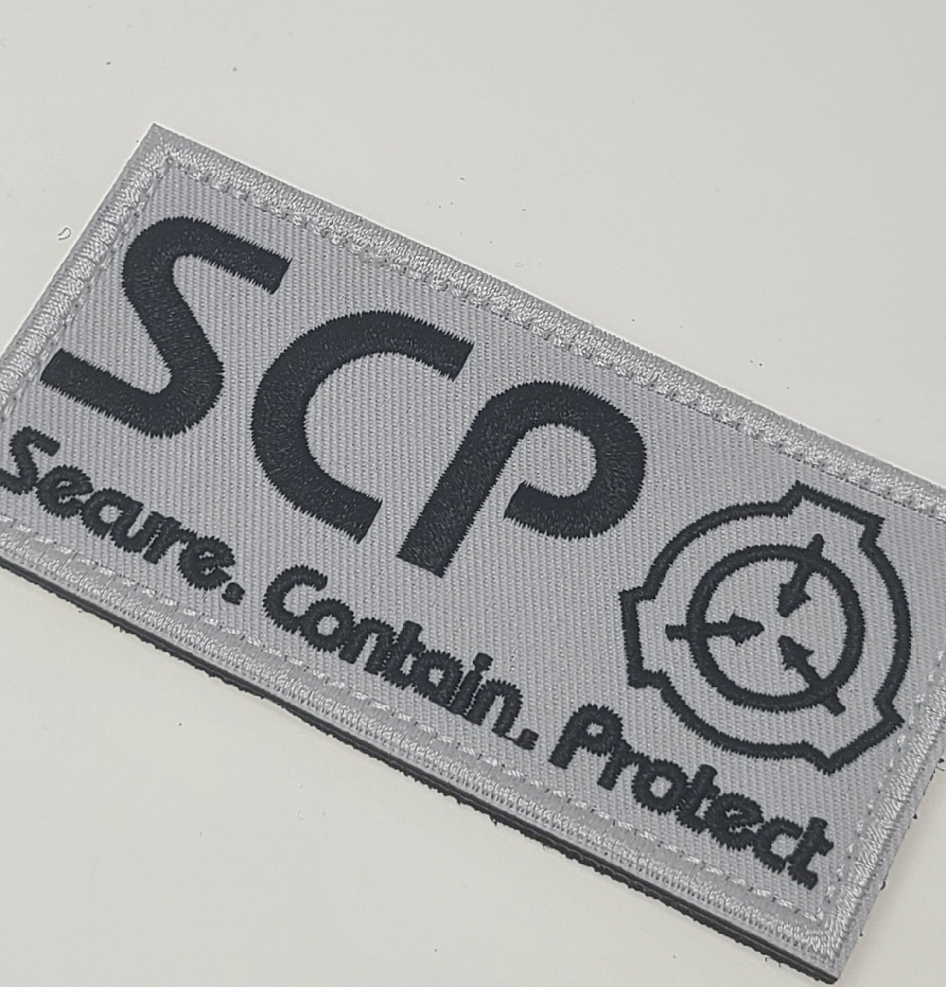 ミリタリー刺繍ワッペン ベルクロ仕様 SCPマーキング風 Mサイズ ホワイト SCP財団 サバイバルゲーム - AIA - Military Goods Store